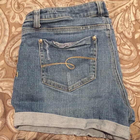 Justice rolled sewn cuff shorts 16 1/2 - Picture 7 of 7
